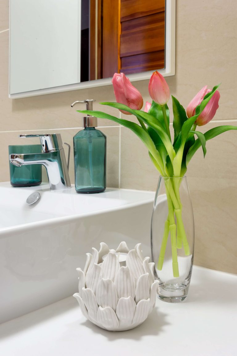 tulips&bathroom